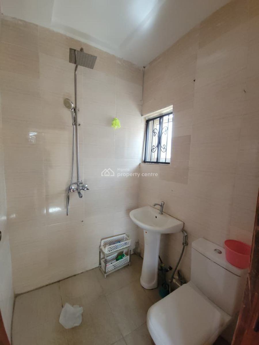 Nicely Built 3-bedroom Flat Furnished with Air Conditioner, Kolapo Ishola Gra, Akobo, Ibadan, Oyo, Flat / Apartment for Rent