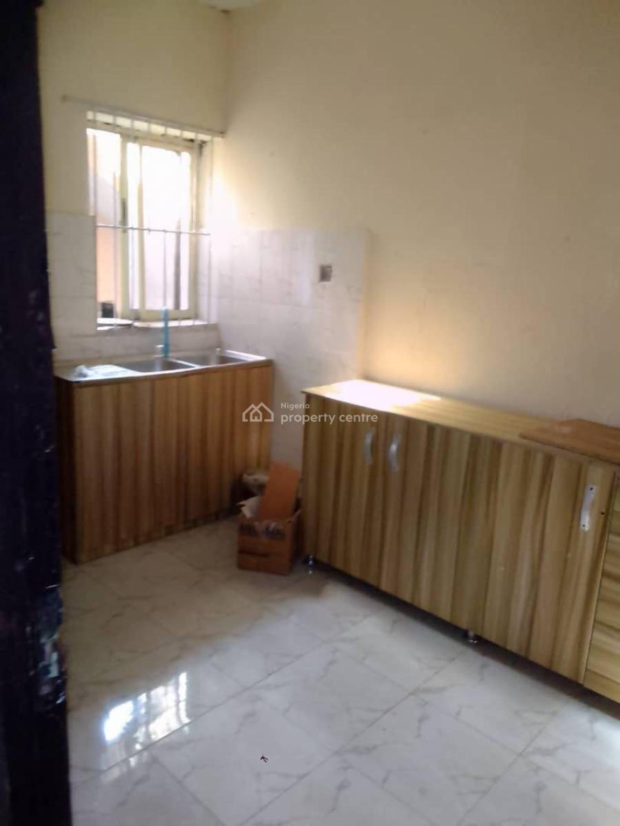 Standard 3 Bedroom Apartment, Yaba, Lagos, Flat / Apartment for Rent
