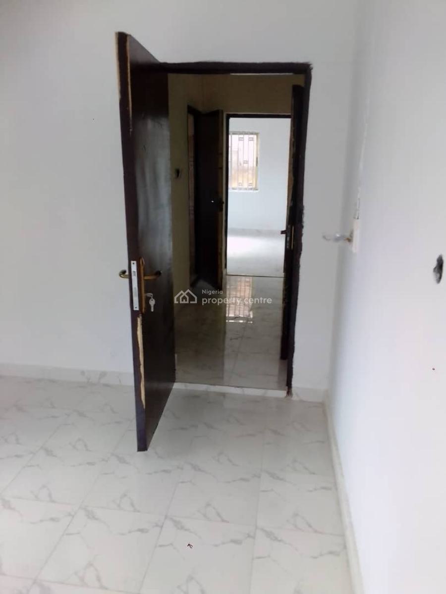 Standard 3 Bedroom Apartment, Yaba, Lagos, Flat / Apartment for Rent