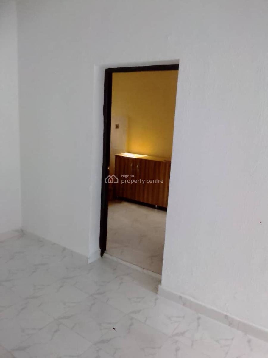 Standard 3 Bedroom Apartment, Yaba, Lagos, Flat / Apartment for Rent