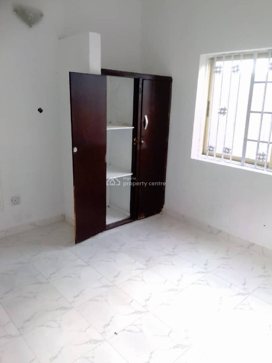 Standard 3 Bedroom Apartment, Yaba, Lagos, Flat / Apartment for Rent