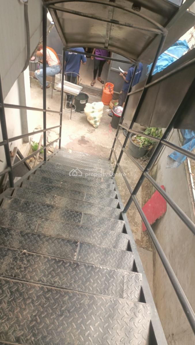Showroom Space, Ogudu Road, Ogudu, Lagos, Shop for Rent