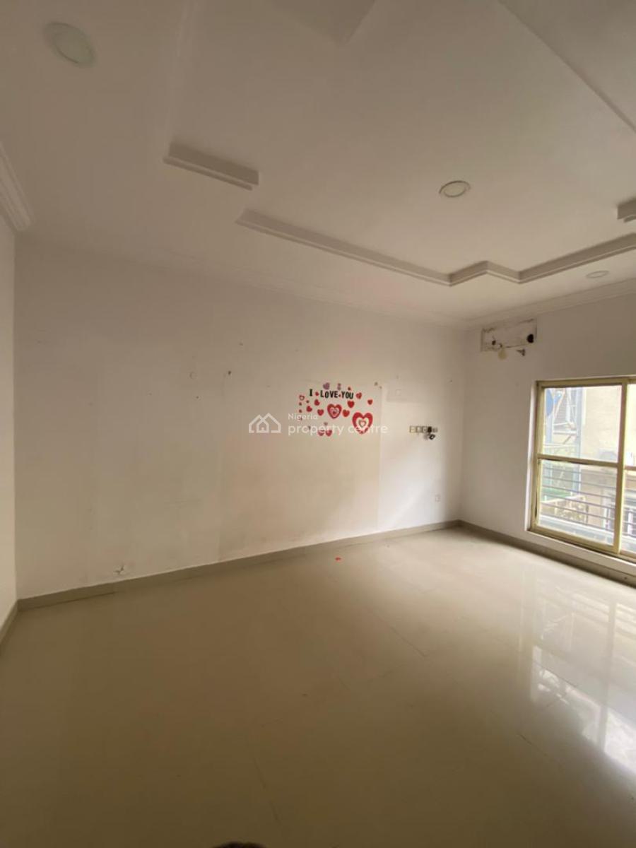 Spacious Neat and Well Maintained 4 Bedroom Terrace Duplex with a Bq, Oral Estate, Lekki Phase 2, Lekki, Lagos, Terraced Duplex for Rent