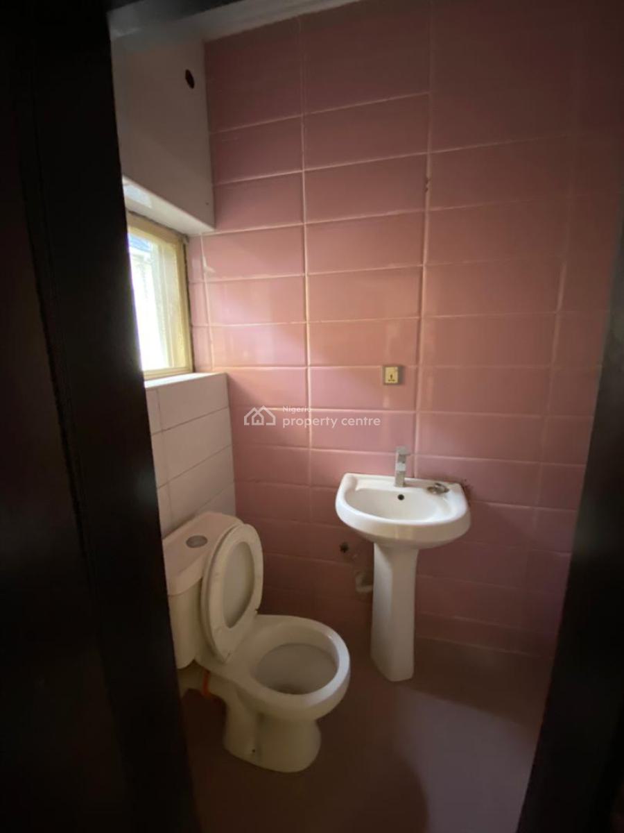 Spacious Neat and Well Maintained 4 Bedroom Terrace Duplex with a Bq, Oral Estate, Lekki Phase 2, Lekki, Lagos, Terraced Duplex for Rent