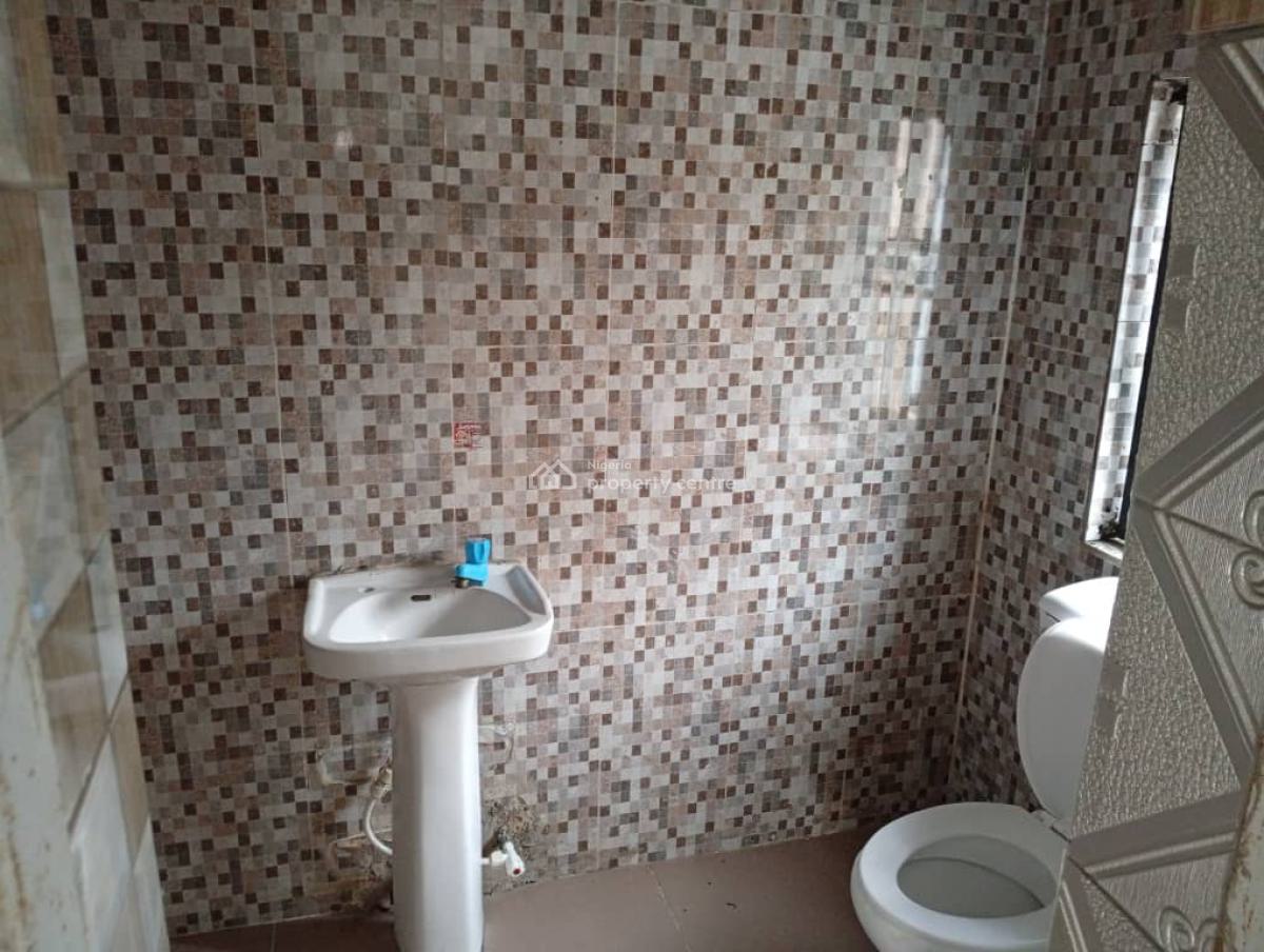 Spacious 3 Bedroom Apartment, Gra Phase 1, Magodo, Lagos, Flat / Apartment for Rent