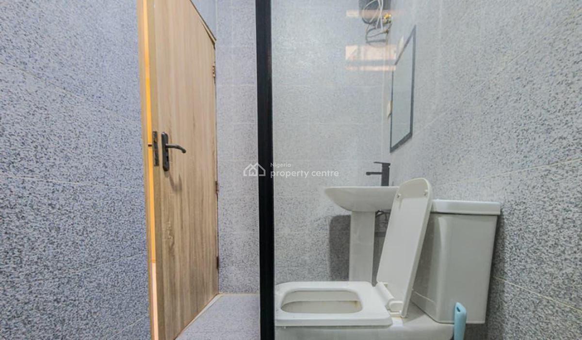 2 Bedroom Apartment, Lekki Phase 1, Lekki, Lagos, Flat / Apartment Short Let