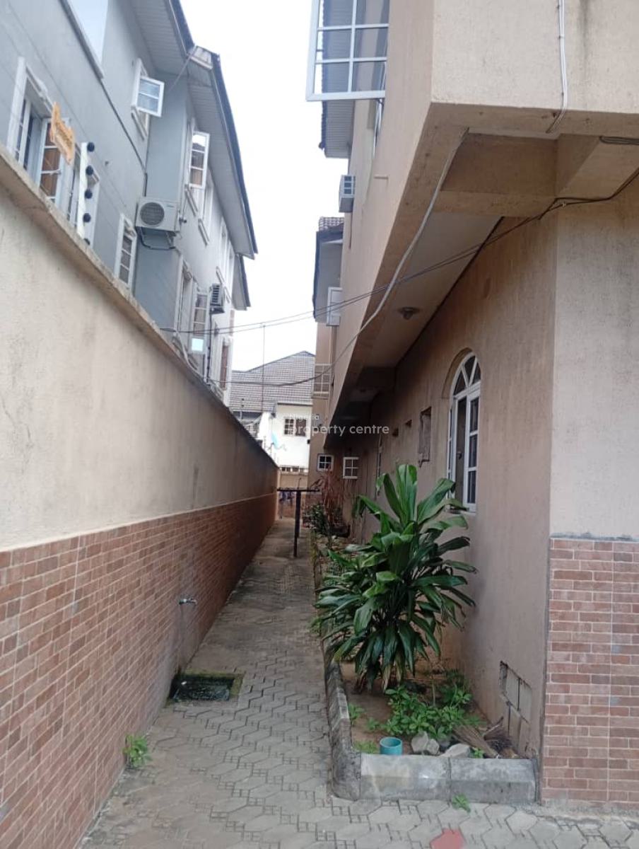 Spacious and Decent Three (3) Bedroom, Lekki Phase 1, Lekki, Lagos, Flat / Apartment for Rent