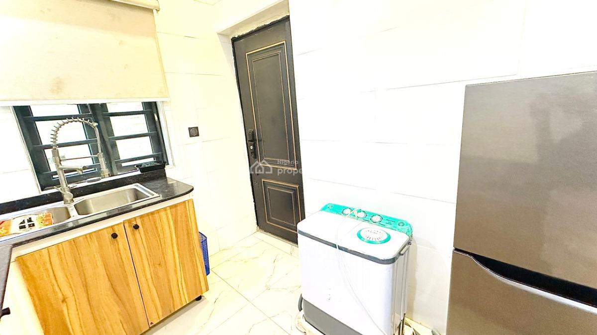 Luxury 3 Bedroom Apartment, Abesan Estate, Ipaja, Lagos, Flat / Apartment Short Let