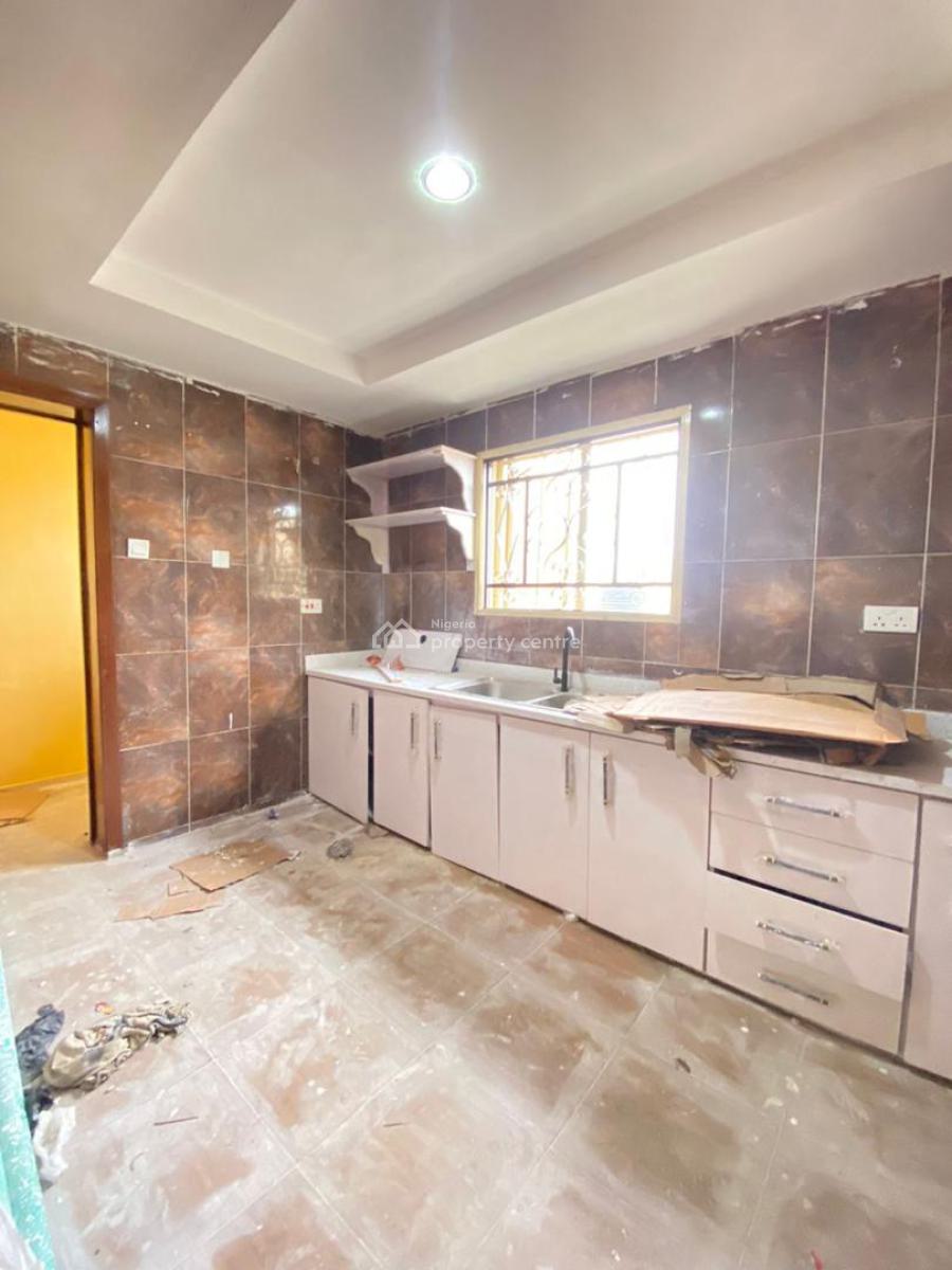 Spacious 3 Bedroom Apartment, Lekki Phase 1, Lekki, Lagos, Flat / Apartment for Rent