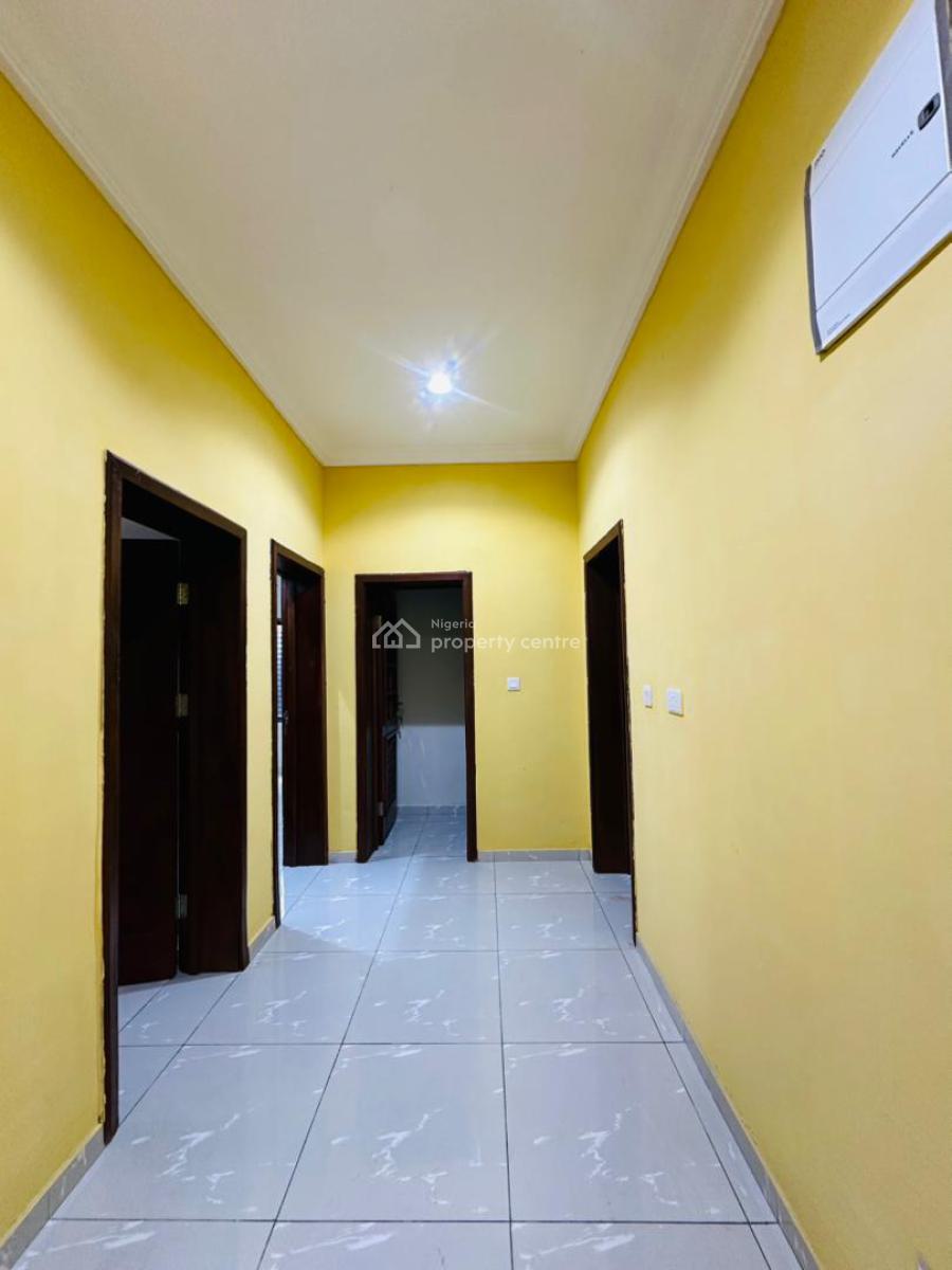 Neatly Built 3 Bedroom Apartment with No Bq, Lekki Phase 1, Lekki, Lagos, Flat / Apartment for Rent