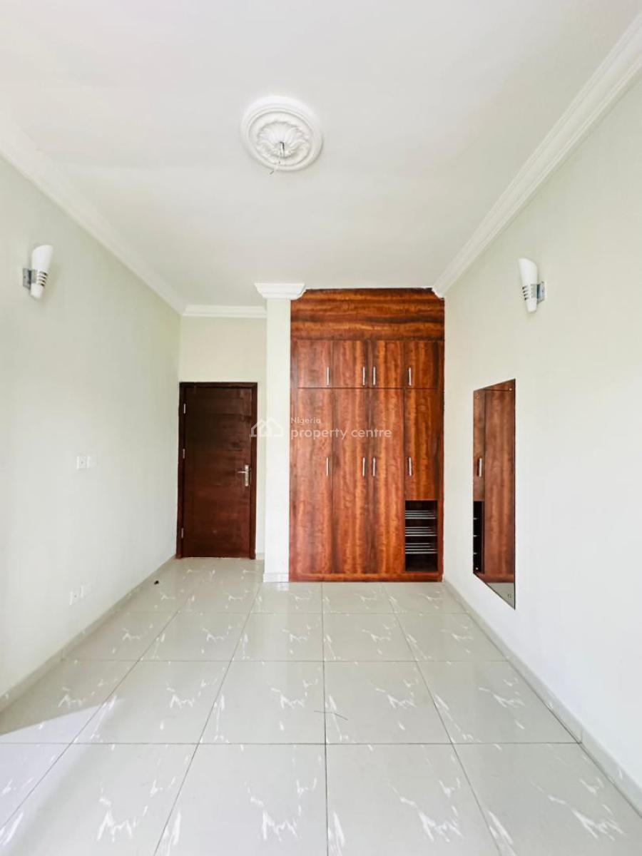 Neatly Built 3 Bedroom Apartment with No Bq, Lekki Phase 1, Lekki, Lagos, Flat / Apartment for Rent