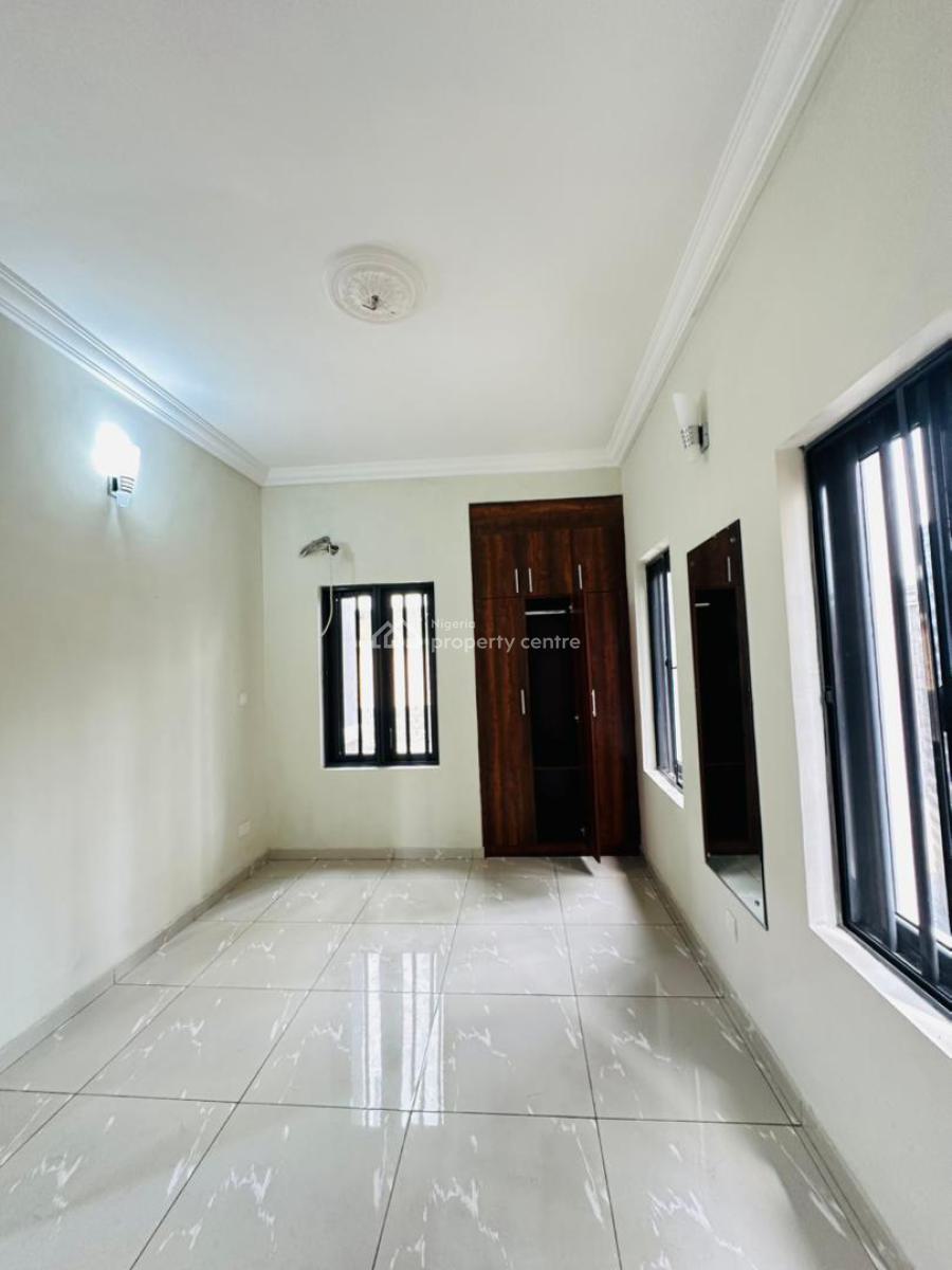 Neatly Built 3 Bedroom Apartment with No Bq, Lekki Phase 1, Lekki, Lagos, Flat / Apartment for Rent