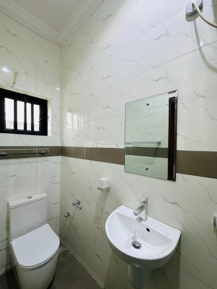 Neatly Built 3 Bedroom Apartment with No Bq, Lekki Phase 1, Lekki, Lagos, Flat / Apartment for Rent