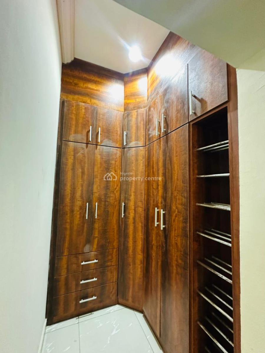 Neatly Built 3 Bedroom Apartment with No Bq, Lekki Phase 1, Lekki, Lagos, Flat / Apartment for Rent