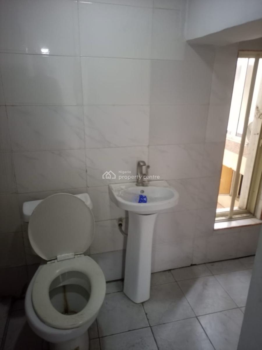 a Spacious Studio Apartment (downstair), Ikate Elegushi, Lekki, Lagos, Self Contain (single Rooms) for Rent