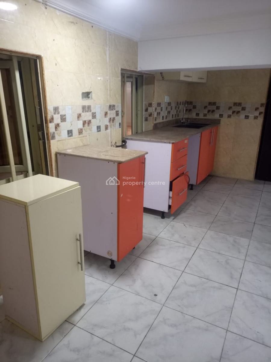 a Spacious Studio Apartment (downstair), Ikate Elegushi, Lekki, Lagos, Self Contain (single Rooms) for Rent