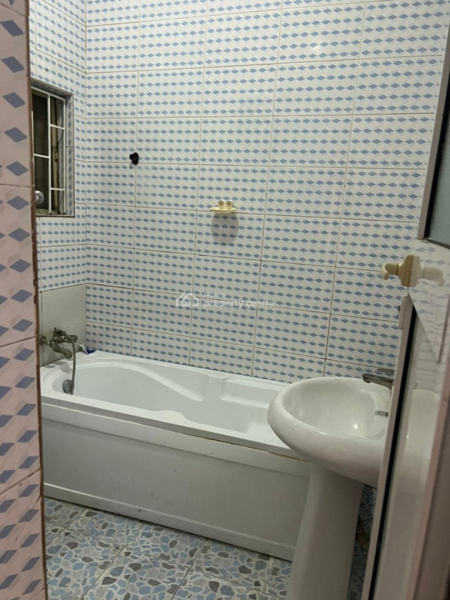 Standard and Spacious 3 Bedroom Apartment, Off Fola Osibo Street, Lekki Phase 1, Lekki, Lagos, Flat / Apartment for Rent