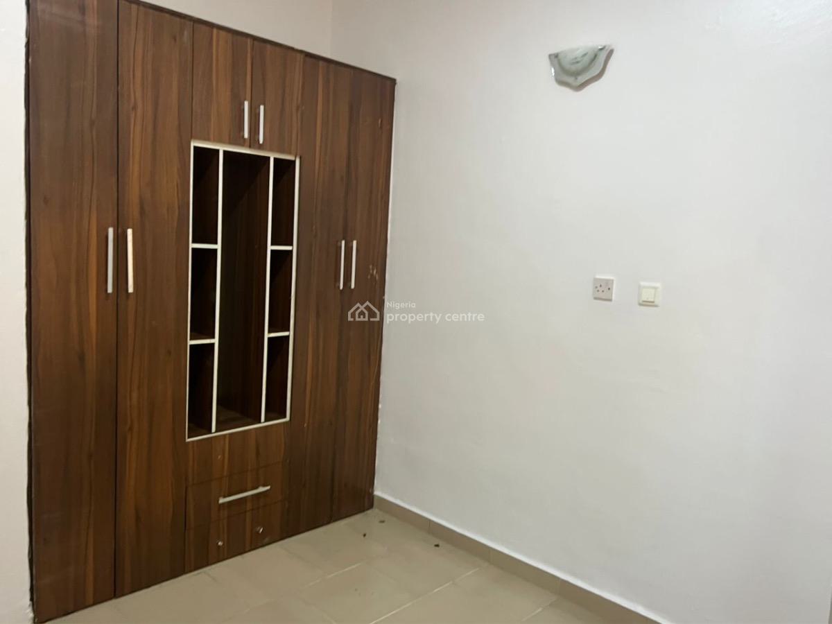 Standard and Spacious 3 Bedroom Apartment, Off Fola Osibo Street, Lekki Phase 1, Lekki, Lagos, Flat / Apartment for Rent