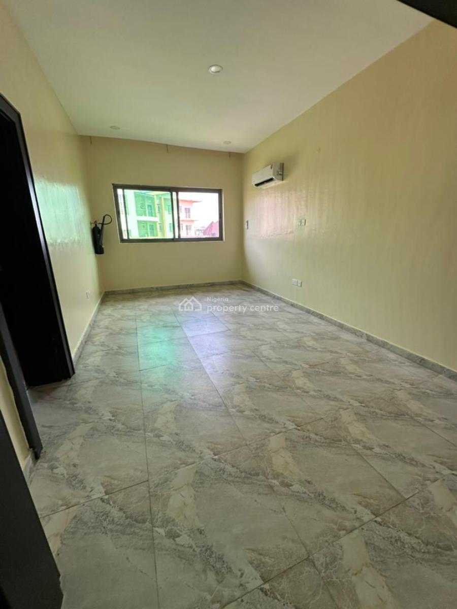 Well Finished 3 Bedroom Service Apartment with Room Bq, Diplomatic Zone, Katampe Extension, Katampe, Abuja, Flat / Apartment for Rent