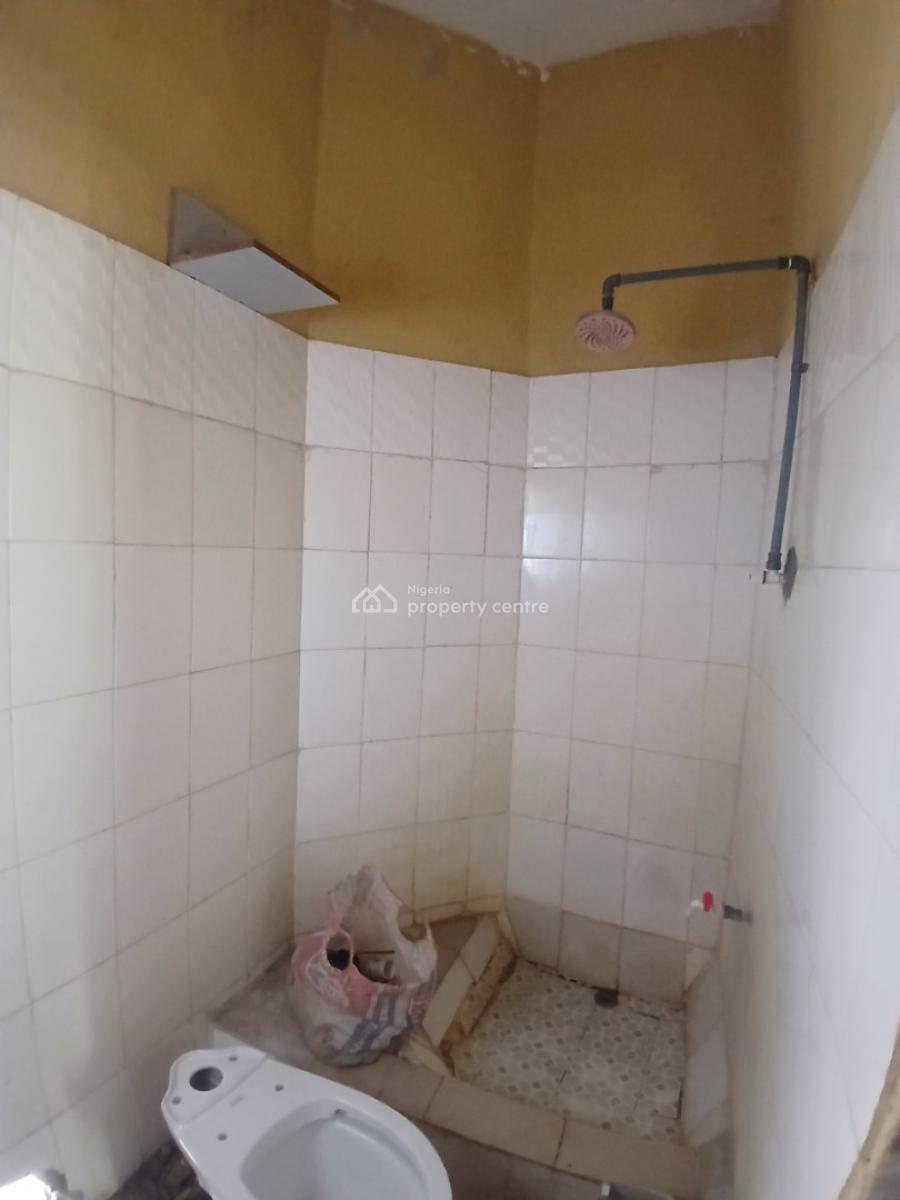 a Room in Shared Apartment with Portable Parlour, Badore Road, Ajah, Lagos, Flat / Apartment for Rent