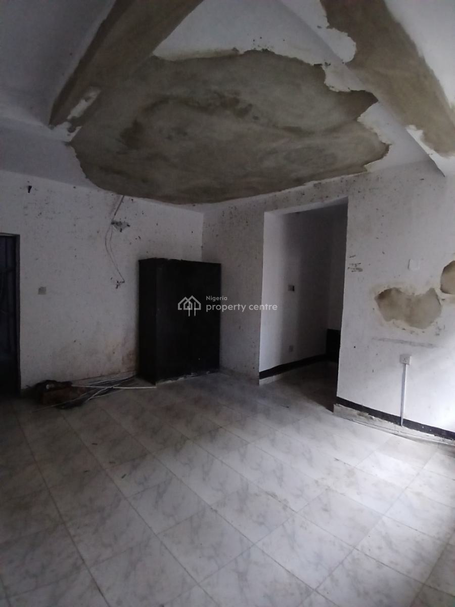 a Room in a Shared Apartment Along The Road, Along Ado Road, Ajah, Lagos, Flat / Apartment for Rent