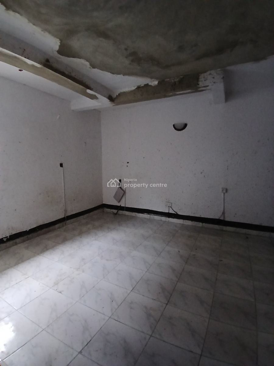 a Room in a Shared Apartment Along The Road, Along Ado Road, Ajah, Lagos, Flat / Apartment for Rent