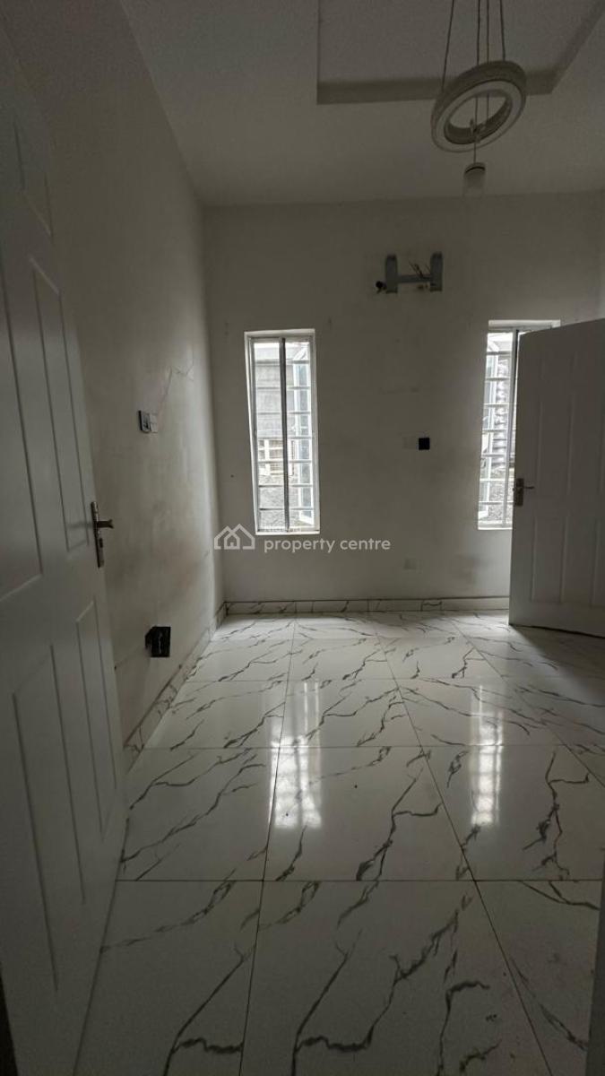 a Room in a Shared Apartment, Chevy View Estate, Lekki, Lagos, Flat / Apartment for Rent