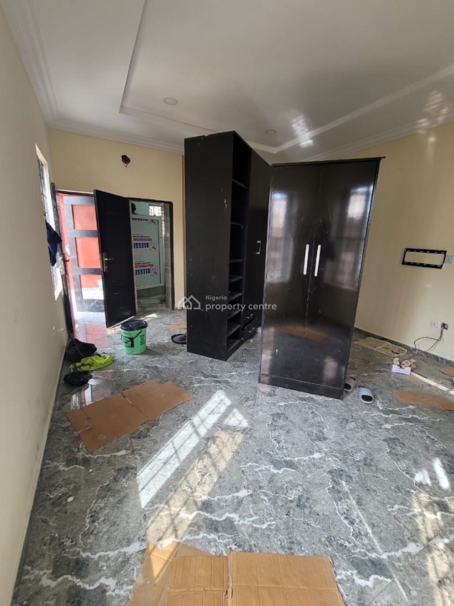 Newly Renovated 2 Bedroom Apartment, Lekki Phase 1, Lekki, Lagos, Flat / Apartment for Rent