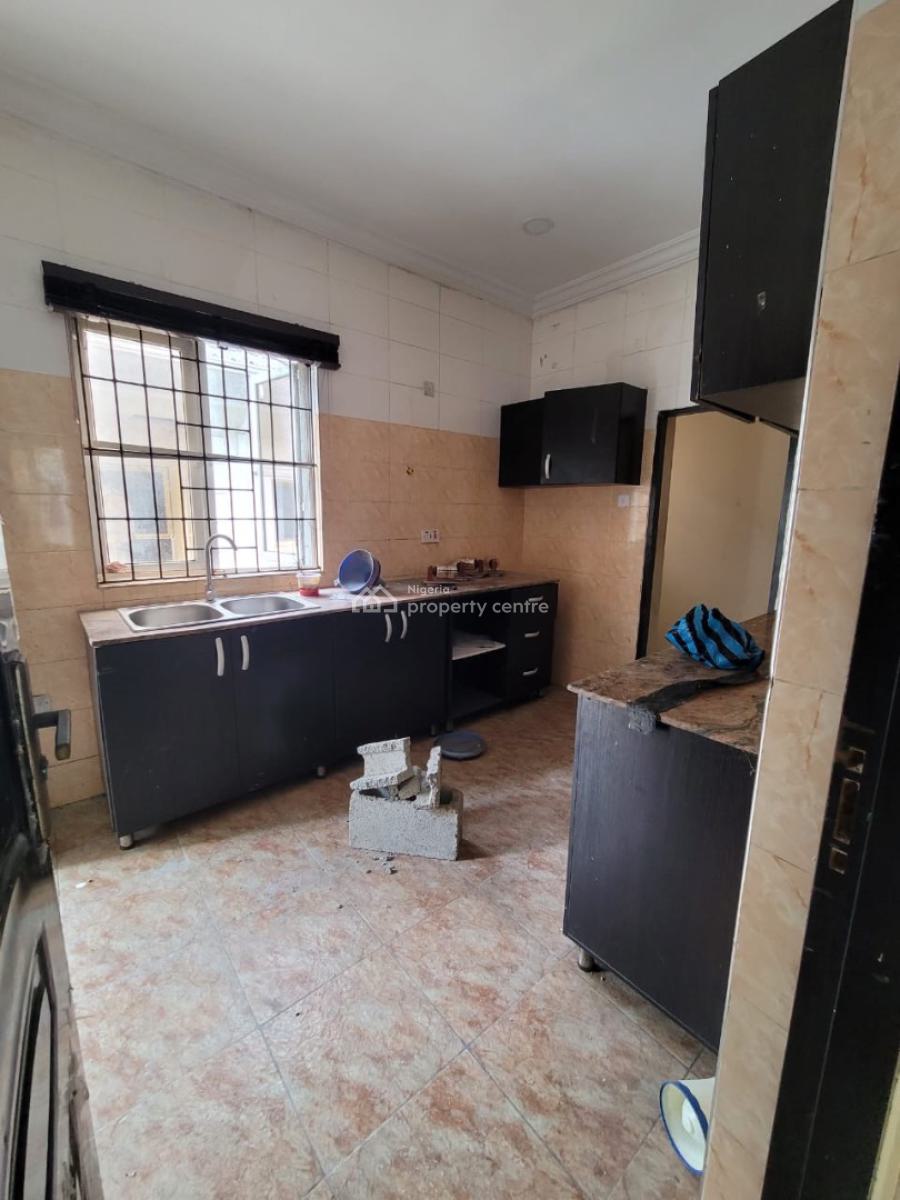 Newly Renovated 2 Bedroom Apartment, Lekki Phase 1, Lekki, Lagos, Flat / Apartment for Rent