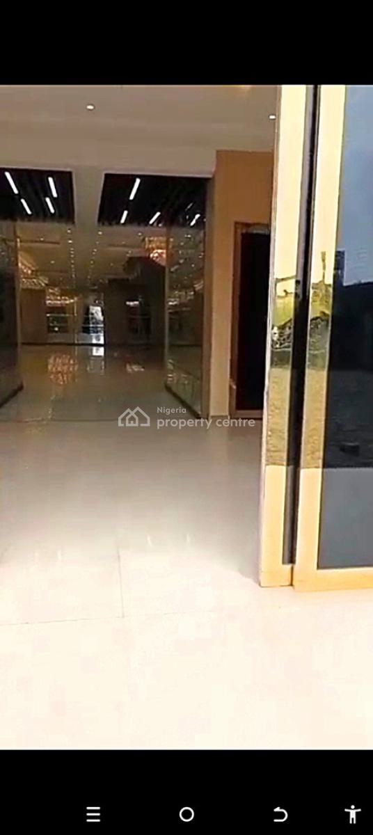 a Well Maintained Standard & Well Equipped Clubhouse and Events Centre, Ikota Off Lekki/epe Expressway, Ikota, Lekki, Lagos, Conference / Meeting / Training Room for Sale