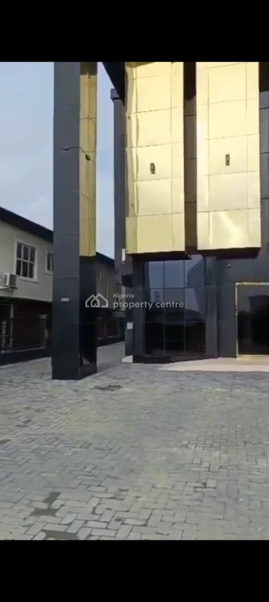 a Well Maintained Standard & Well Equipped Clubhouse and Events Centre, Ikota Off Lekki/epe Expressway, Ikota, Lekki, Lagos, Conference / Meeting / Training Room for Sale
