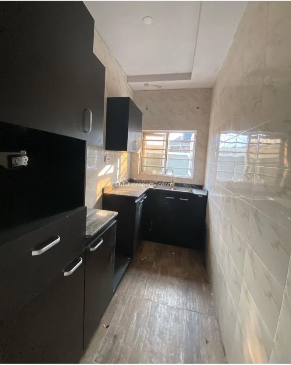 Excellent 2 Bedroom Flat, Badore, Ajah, Lagos, Flat / Apartment for Rent