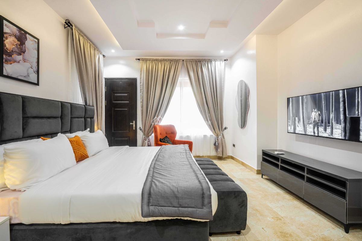 2 Bedroom Apartment with Ps5, Snooker Table,table  Tennis , Swim, Lekki Phase 1, Lekki, Lagos, Flat / Apartment Short Let