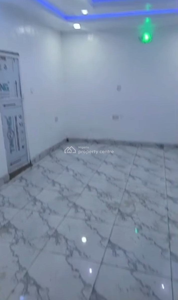 Very Decent, Spacious, Standard, Nice, Neatly Used 2 Bedroom Flat, Ogunmokun, Mushin, Lagos, Flat / Apartment for Rent