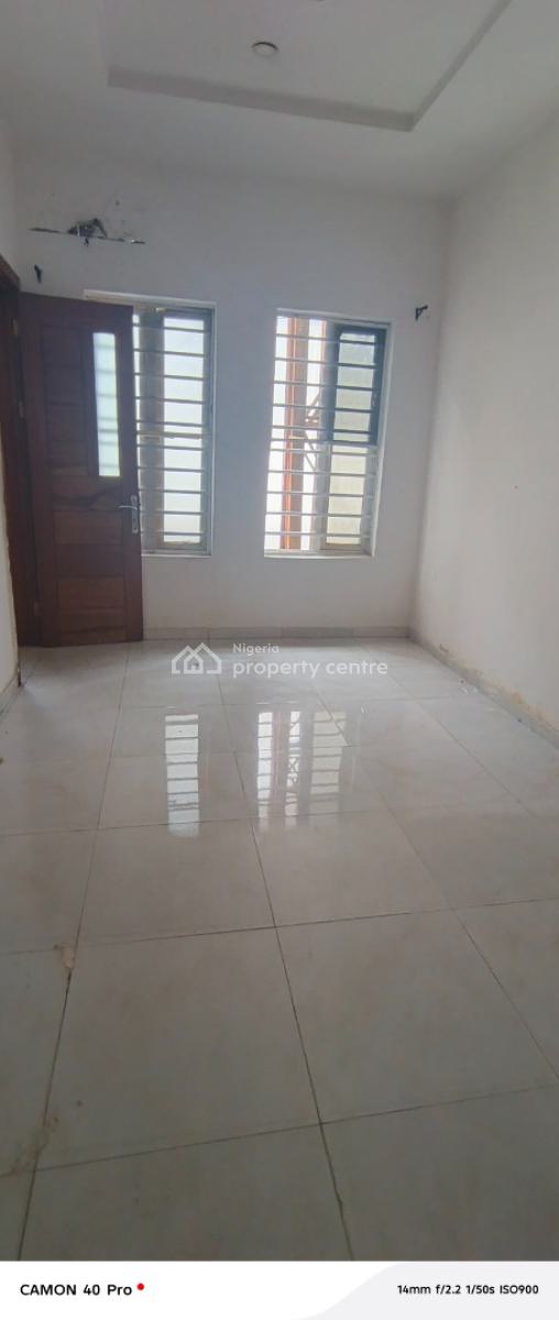 Standard Room Shared Apartment Upstairs in Chevron, Chevy View Estate, Lekki, Lagos, Self Contain (single Rooms) for Rent