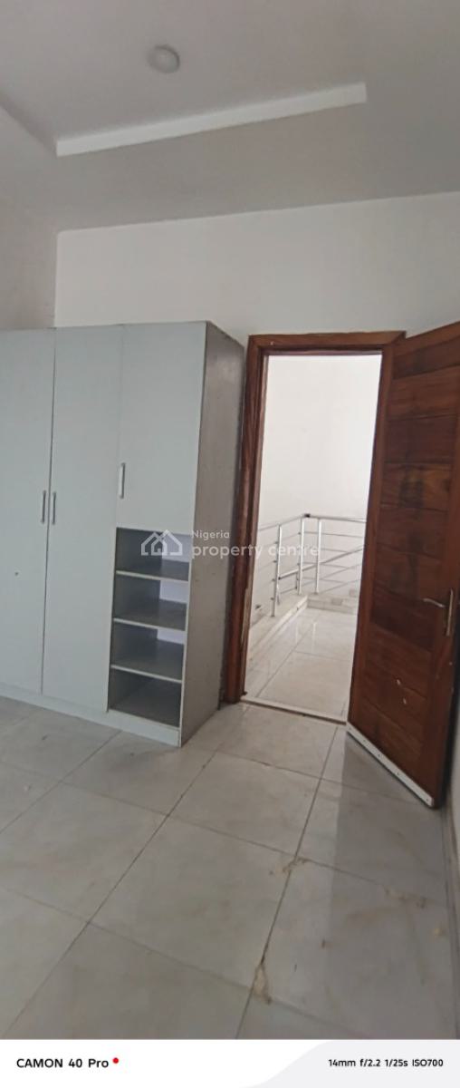 Standard Room Shared Apartment Upstairs in Chevron, Chevy View Estate, Lekki, Lagos, Self Contain (single Rooms) for Rent