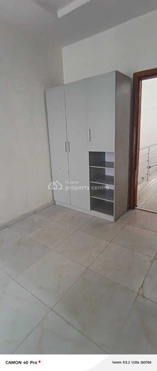 Standard Room Shared Apartment Upstairs in Chevron, Chevy View Estate, Lekki, Lagos, Self Contain (single Rooms) for Rent