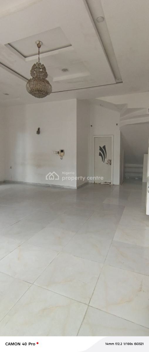 Standard Room Shared Apartment Upstairs in Chevron, Chevy View Estate, Lekki, Lagos, Self Contain (single Rooms) for Rent