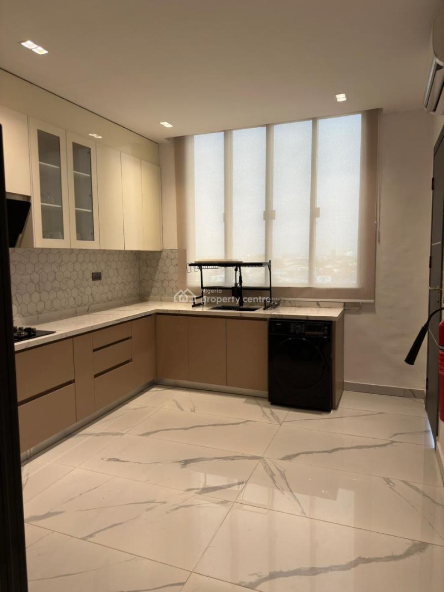 Luxury and Spacious 3 Bedroom Penthouse with Balcony,pool & Gym, Lekki Phase 1, Lekki, Lagos, House Short Let