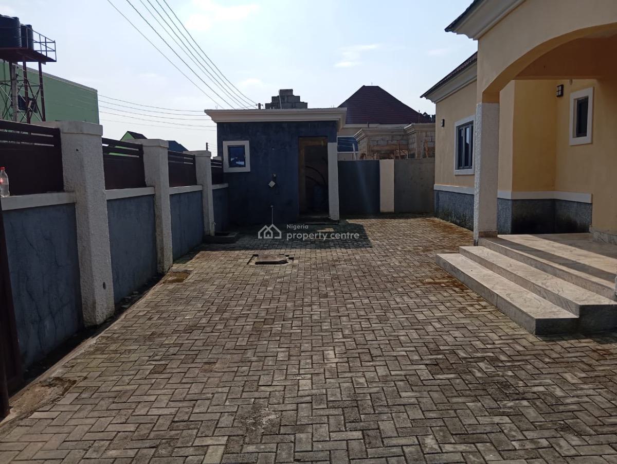 Luxury 4 Bedroom Bungalow, By Voice of Nigeria, Lugbe District, Abuja, Detached Bungalow for Sale