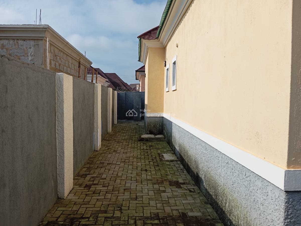 Luxury 4 Bedroom Bungalow, By Voice of Nigeria, Lugbe District, Abuja, Detached Bungalow for Sale