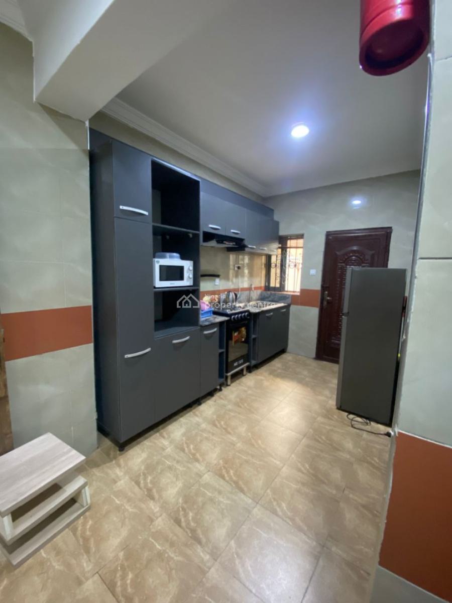 2 Bedroom Apartment with Dstv & Wifi, Gbangbala, Ikate, Lekki, Lagos, Flat / Apartment Short Let