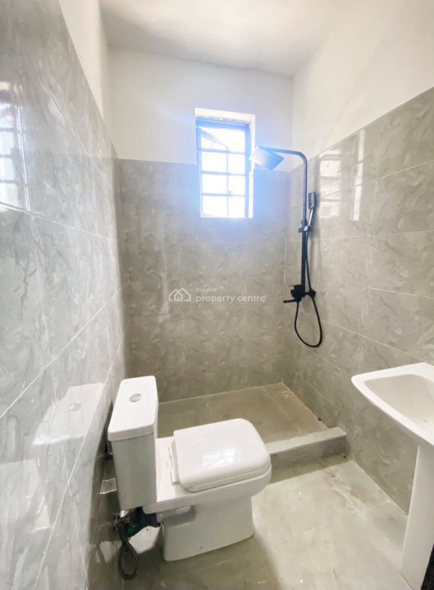 Smart 2 Bedroom Apartment with Bq, Lekki Phase 1, Lekki, Lagos, Flat / Apartment for Sale