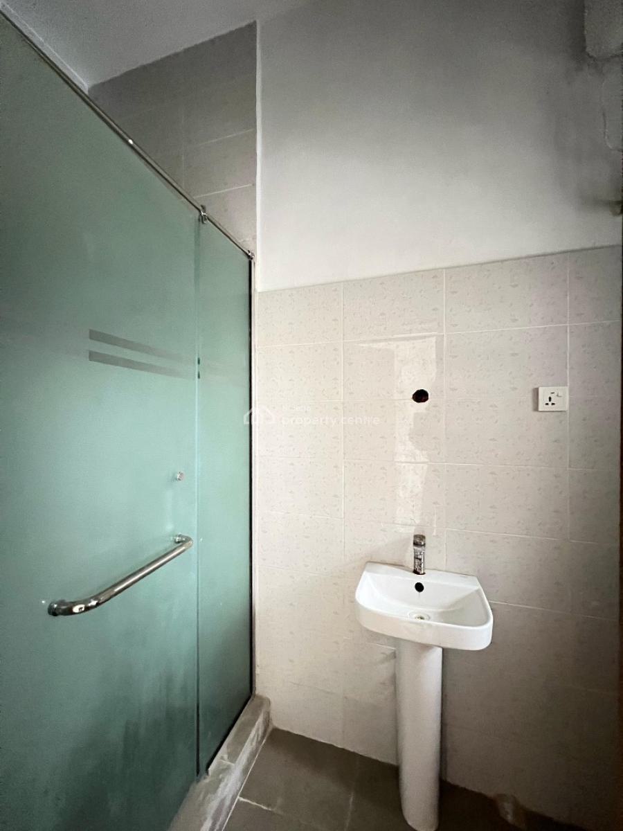 Contemporary 2 Bedroom with Gym & Central Gas Suitable for Investment, Lekki Phase 1, Lekki, Lagos, Flat / Apartment for Sale