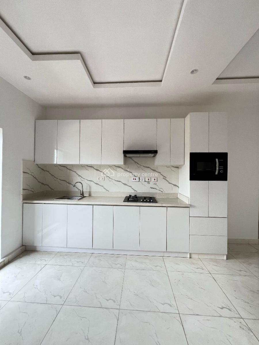 Contemporary 3 Bedroom with Gym & Central Gas Suitable for Investment, Lekki Phase 1, Lekki, Lagos, Flat / Apartment for Sale