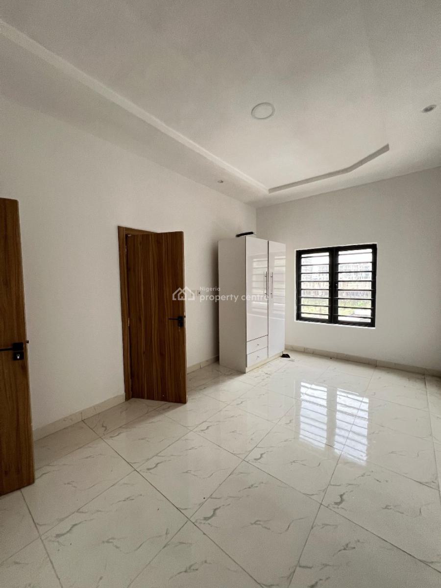 Contemporary 3 Bedroom with Gym & Central Gas Suitable for Investment, Lekki Phase 1, Lekki, Lagos, Flat / Apartment for Sale