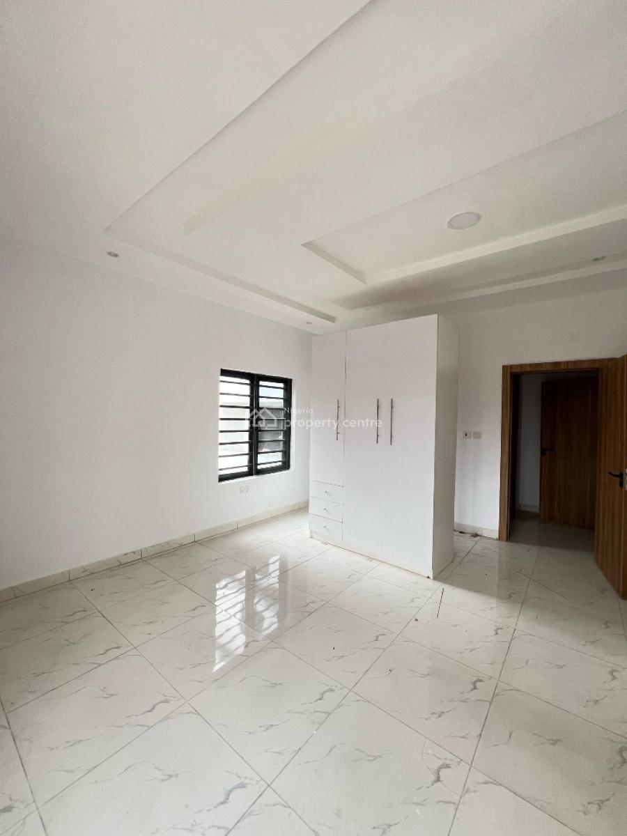 Contemporary 3 Bedroom with Gym & Central Gas Suitable for Investment, Lekki Phase 1, Lekki, Lagos, Flat / Apartment for Sale
