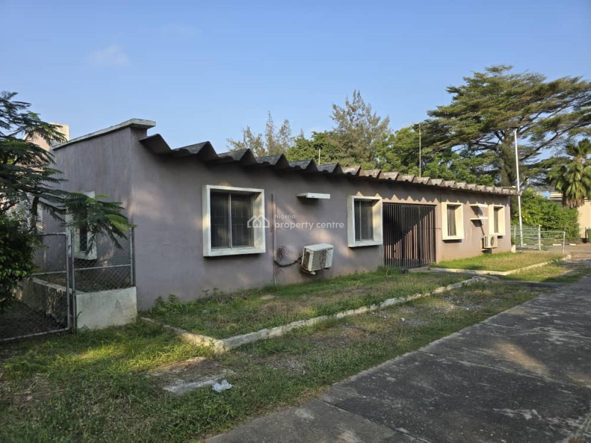 Spacious 3 Bedroom Bungalow with Bq, Lekki Phase 1, Lekki, Lagos, Flat / Apartment for Rent