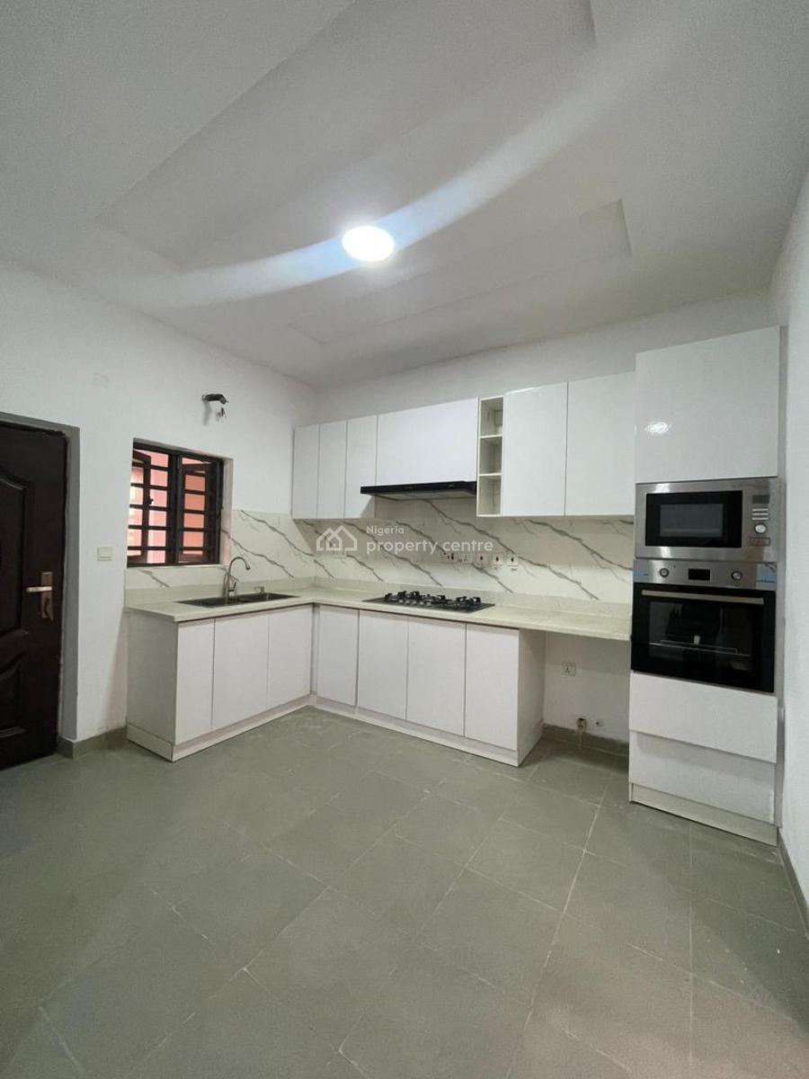 3 Bedroom Penthouse with Elevator, Central Gas and Gym, Lekki Phase 1, Lekki, Lagos, Block of Flats for Sale