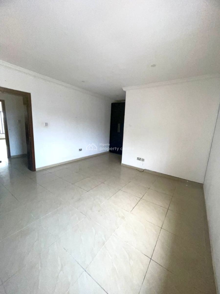 4 Bedroom Terrace with Bq, Osapa, Lekki, Lagos, Flat / Apartment for Sale